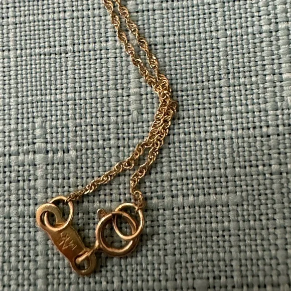 Fleur de Lis Pendant- 14 KT yellow gold - Picture 4 of 4